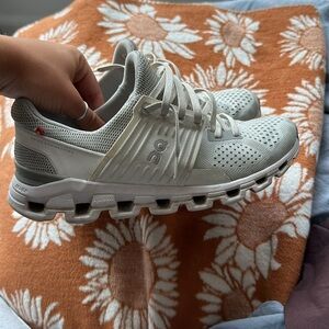 Womens On Cloudswift